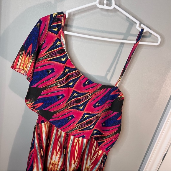 Asymmetrical dress - Picture 5 of 5